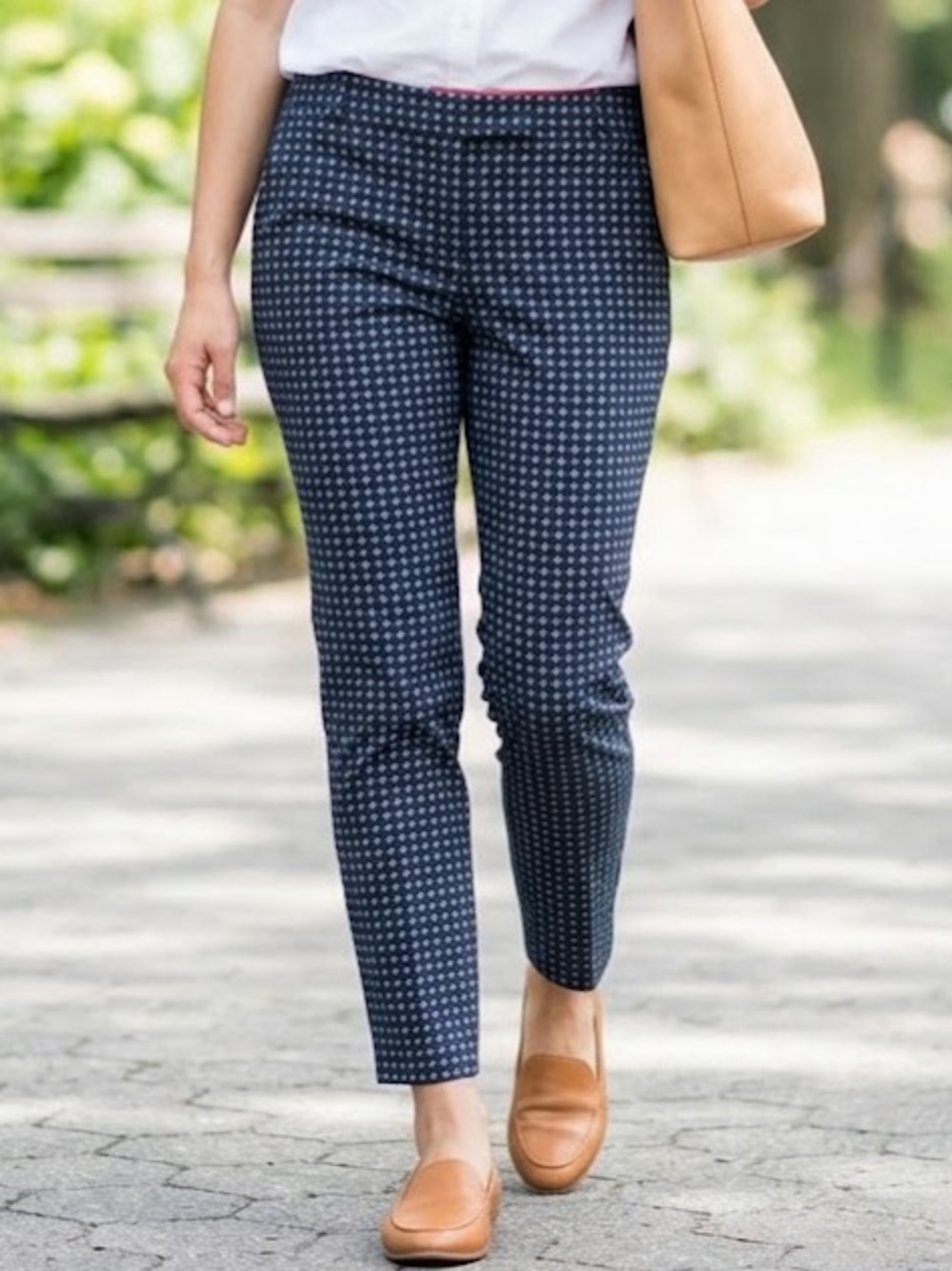 LILA ROSE Tapered Navy/White Ankle Pant - Size 6